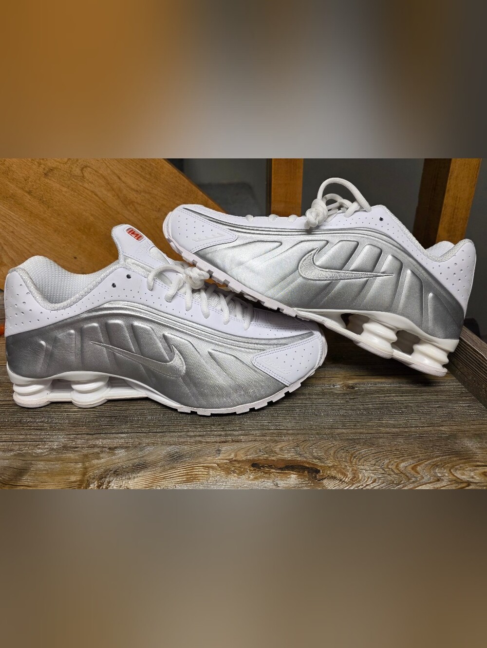 NIB Nike Shox R4 White Metallic Silver Men’s Size 9.5 (HQ1988-101)